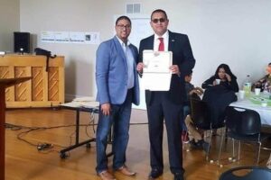 En al Ciudad de Groveton se premia con diploma a nuestro Pastor Samuel Bonilla